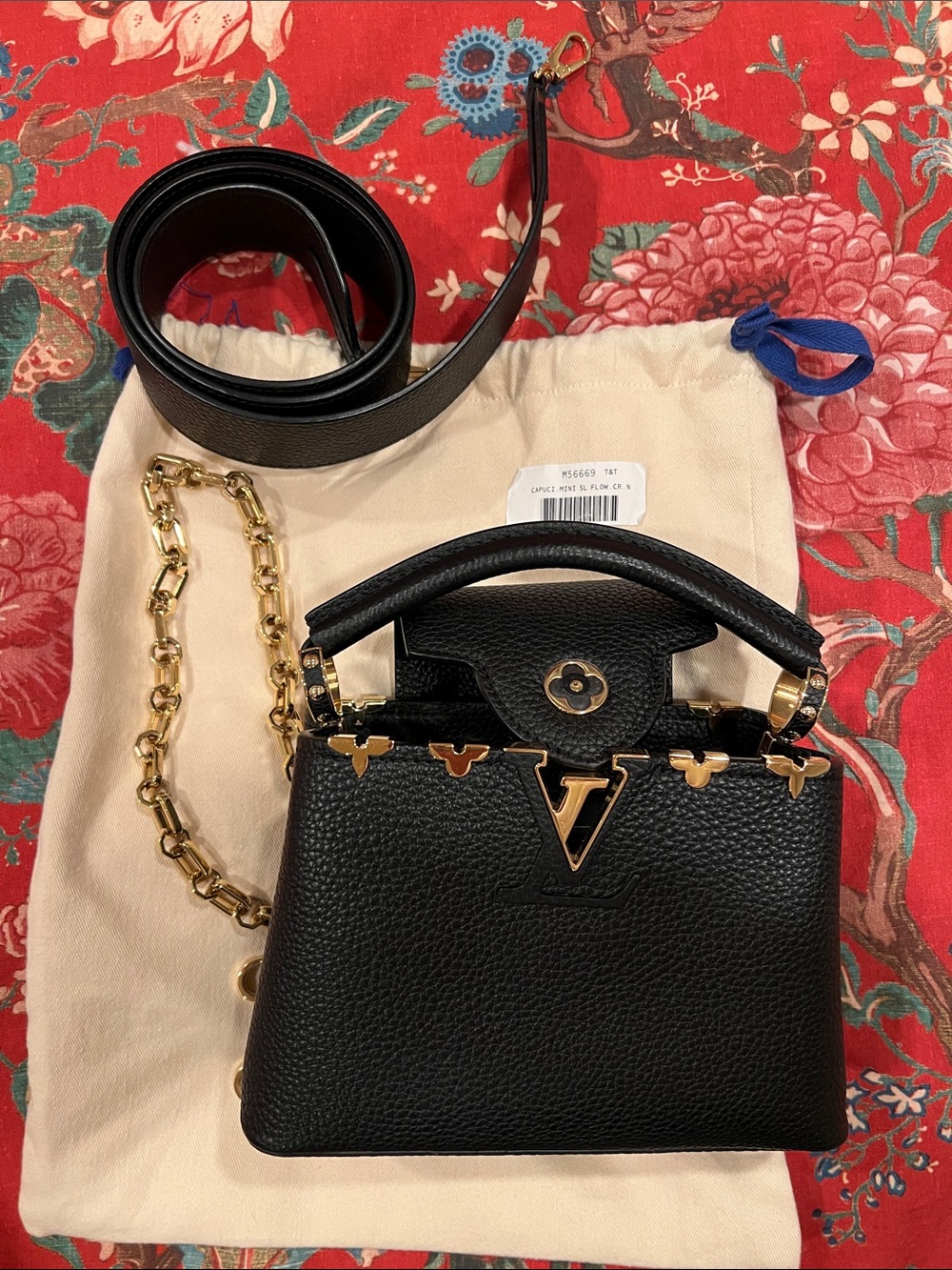 Louis Vuitton Black Capucines Mini Top-Handle Bag with Gold Hardware - Picture 8 of 15